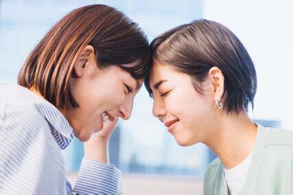 女性同士の同性カップルの恋愛は？出会いから付き合。